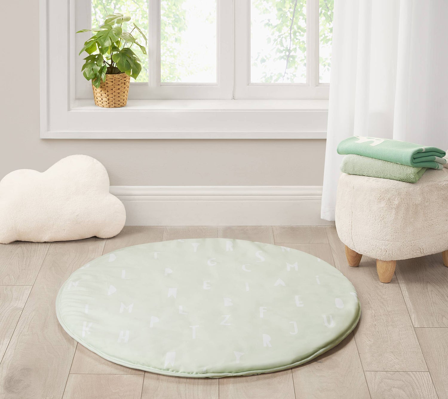 Reversible Round Playmat with Wooden Hanger