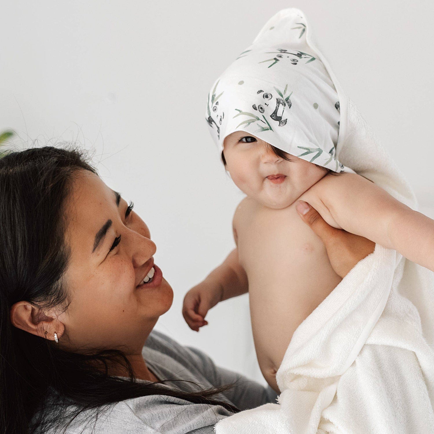 Bamboo hooded towel - Pandas